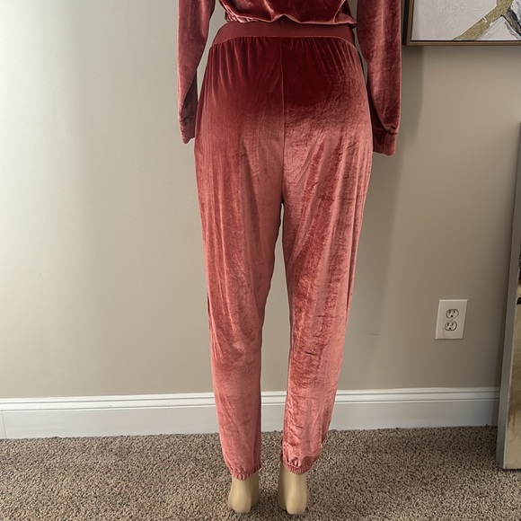 Topshop Velour Track Suit- Top is size 2 Pants are a size 8-10 - Picture 7 of 11